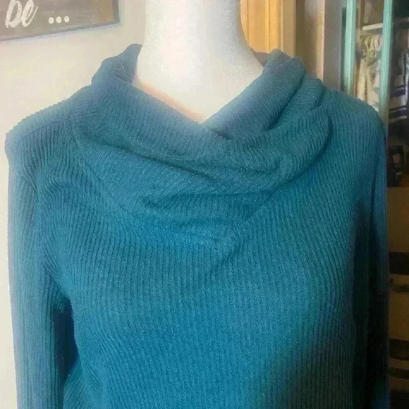 St John’s Bay Women’s Cowl neck long sleeve ribbed top with tie at bottom SMALL - Picture 2 of 6